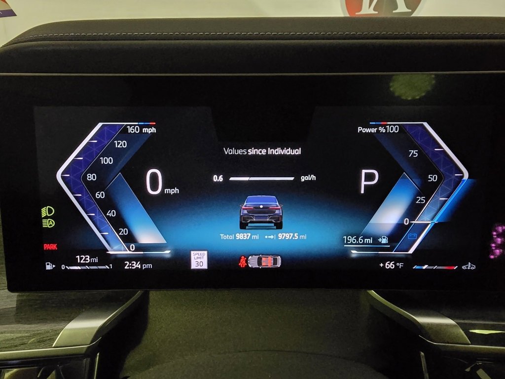 Used 2024 BMW 760i xDrive w/ Executive Package image 23