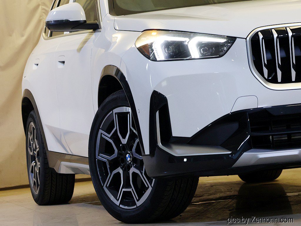 Used 2027 BMW X1 xDrive28i AWD/4WD image 4