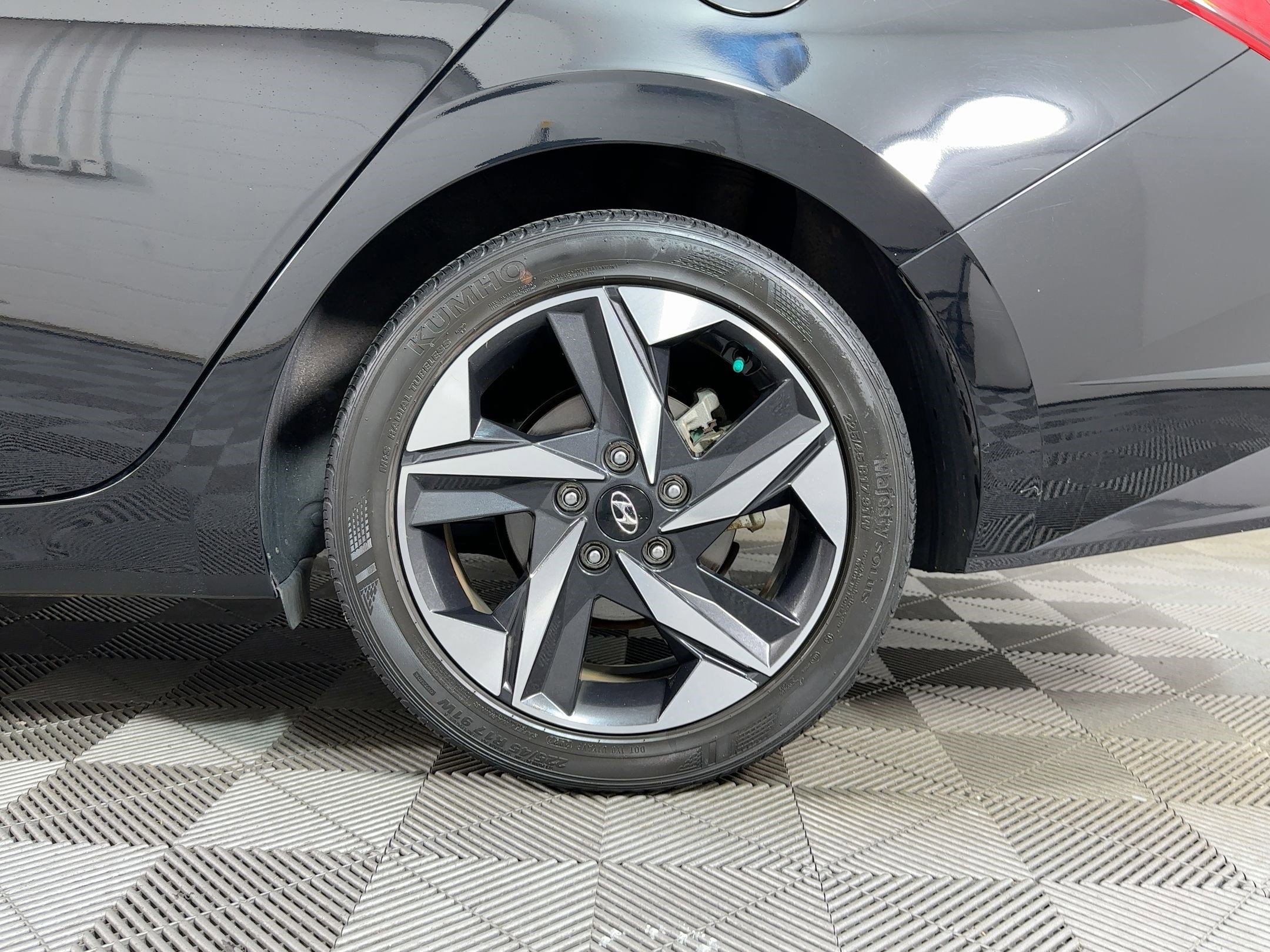 Used 2023 Hyundai Elantra Limited image 8