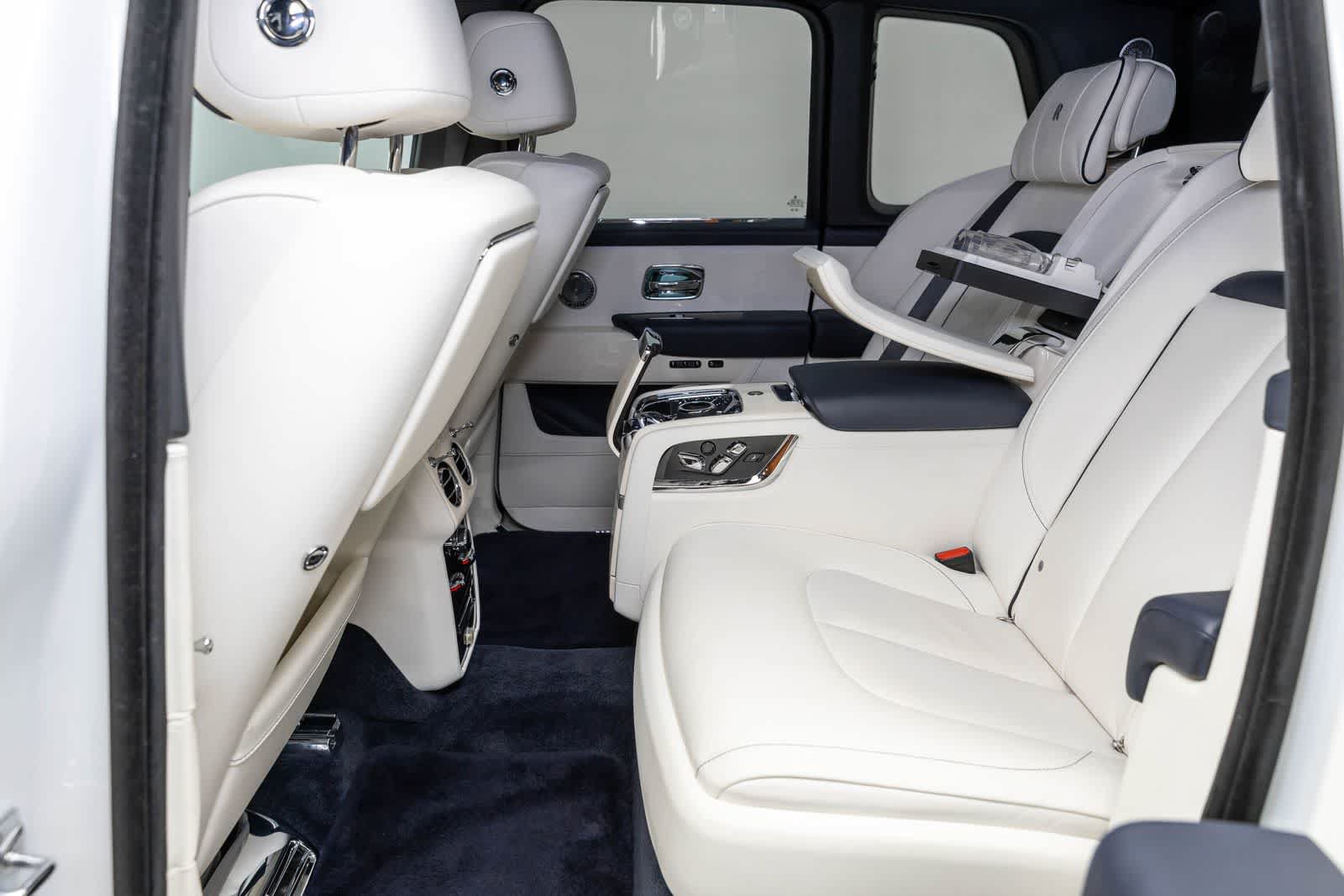 Used 2023 Rolls-Royce Cullinan w/ Cullinan Package image 12