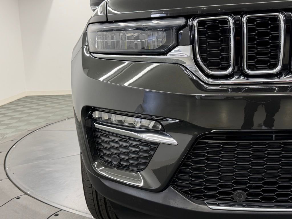 Used 2023 Jeep Grand Cherokee Limited w/ Luxury Tech Group II image 7