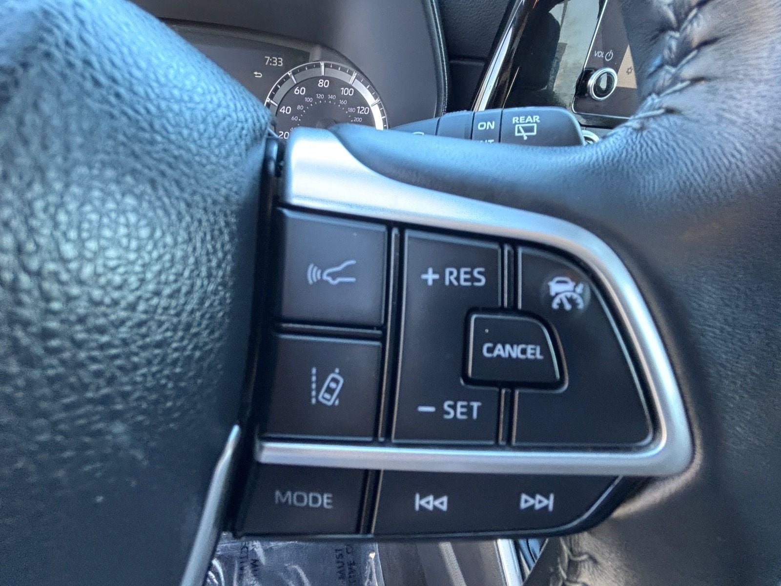 Used 2024 Toyota Highlander LE FWD image 25
