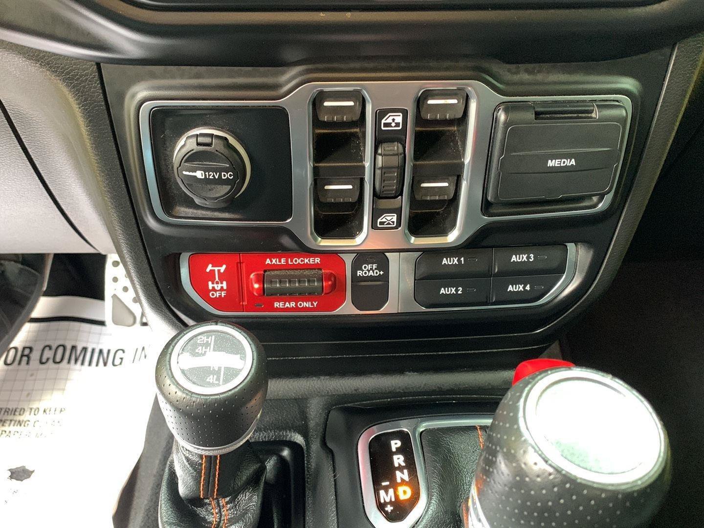 Used 2023 Jeep Gladiator Mojave w/ Dual Top Group AWD/4WD image 25