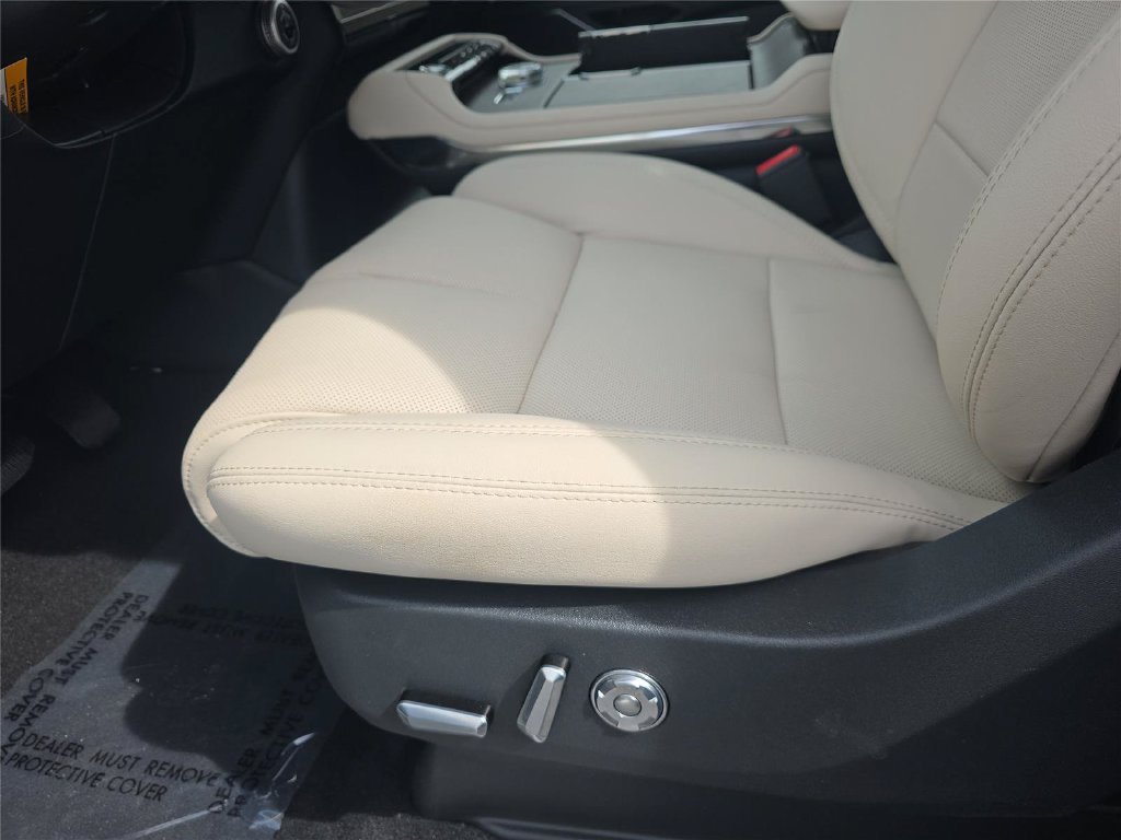 New 2027 Lincoln Navigator Premiere RWD image 15