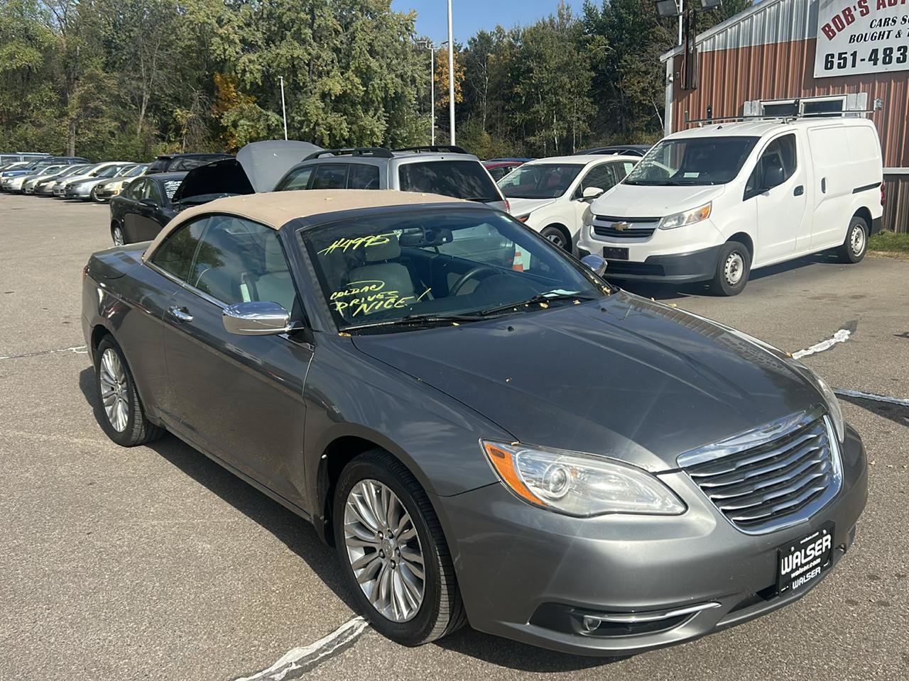 Used 2013 Chrysler 200 Limited FWD image 3