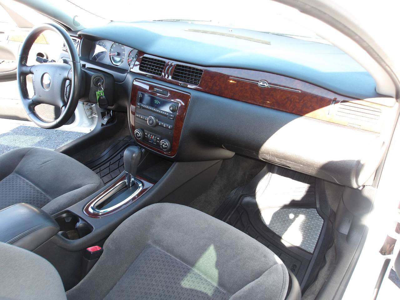 Used 2011 Chevrolet Impala LT FWD image 12