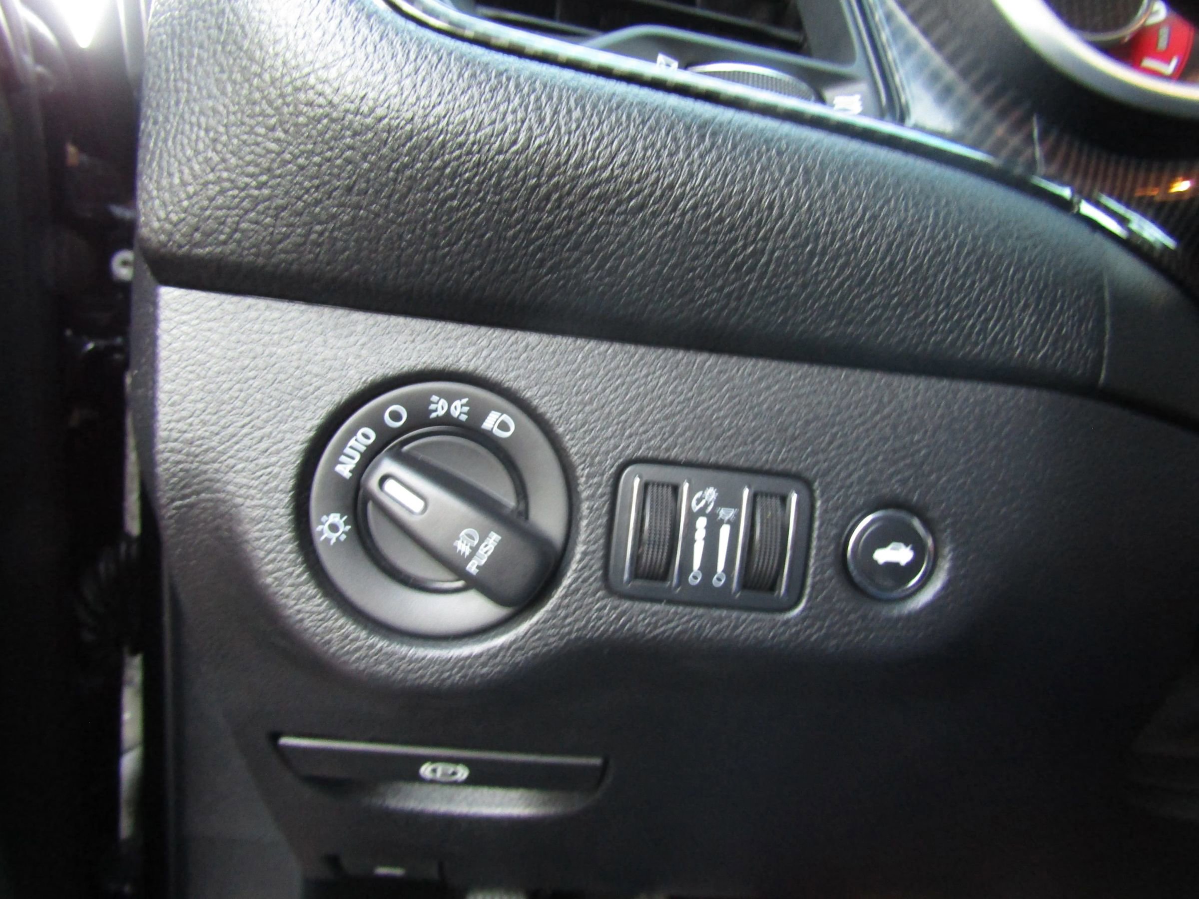 Used 2015 Dodge Challenger SRT w/ Technology Group image 21