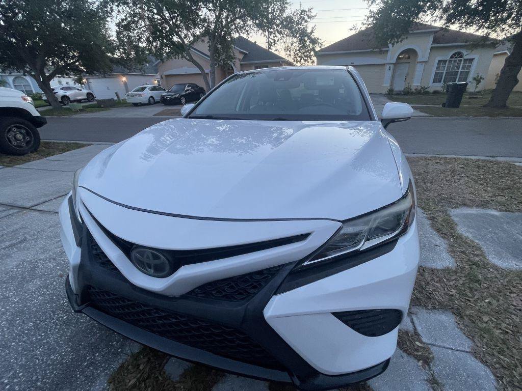 Used 2019 Toyota Camry SE FWD image 2