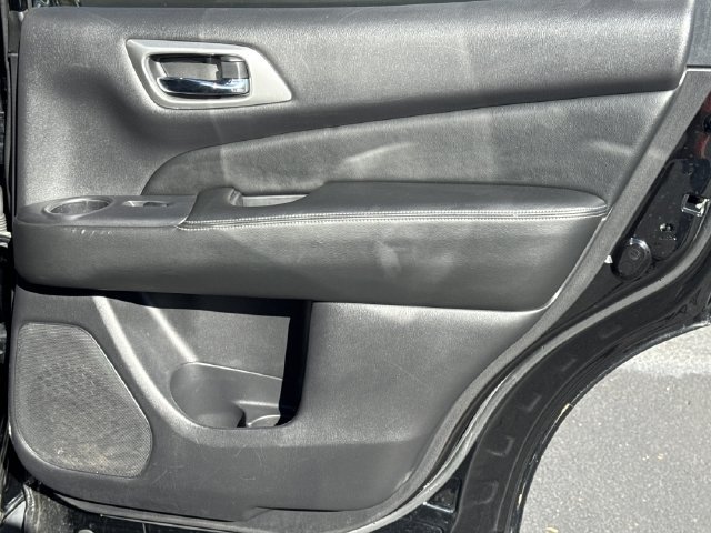 Used 2018 Nissan Pathfinder SL AWD/4WD image 19