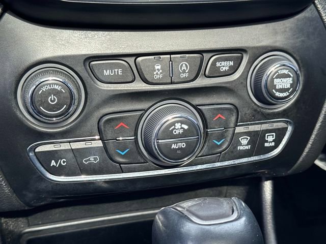 Used 2021 Jeep Cherokee Limited image 24