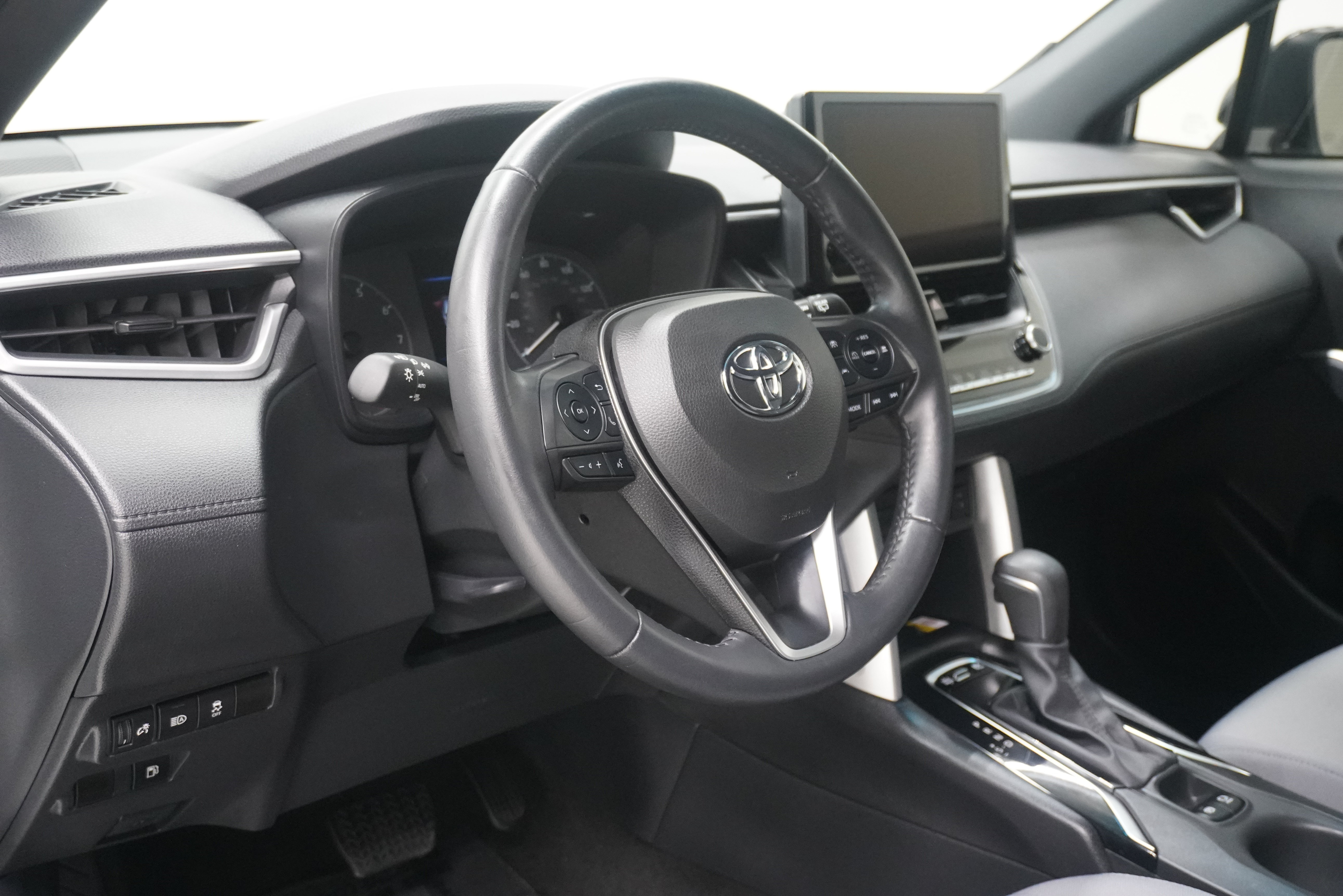 Used 2023 Toyota Corolla Cross AWD Hybrid w/ Moonroof Package image 11