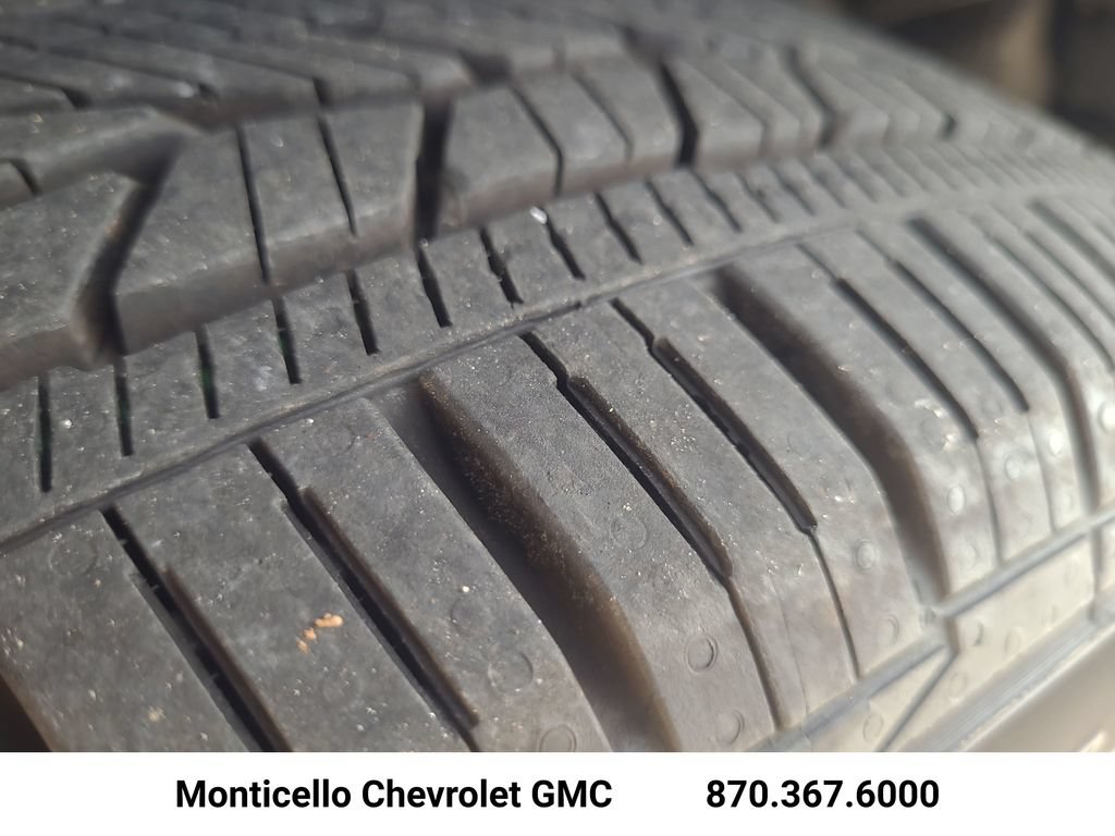 New 2026 Chevrolet Traverse LT w/ Sun and Wheel Package FWD image 12