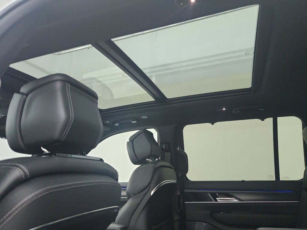 New 2026 Jeep Grand Wagoneer L Summit w/ Premium Group III AWD/4WD image 29