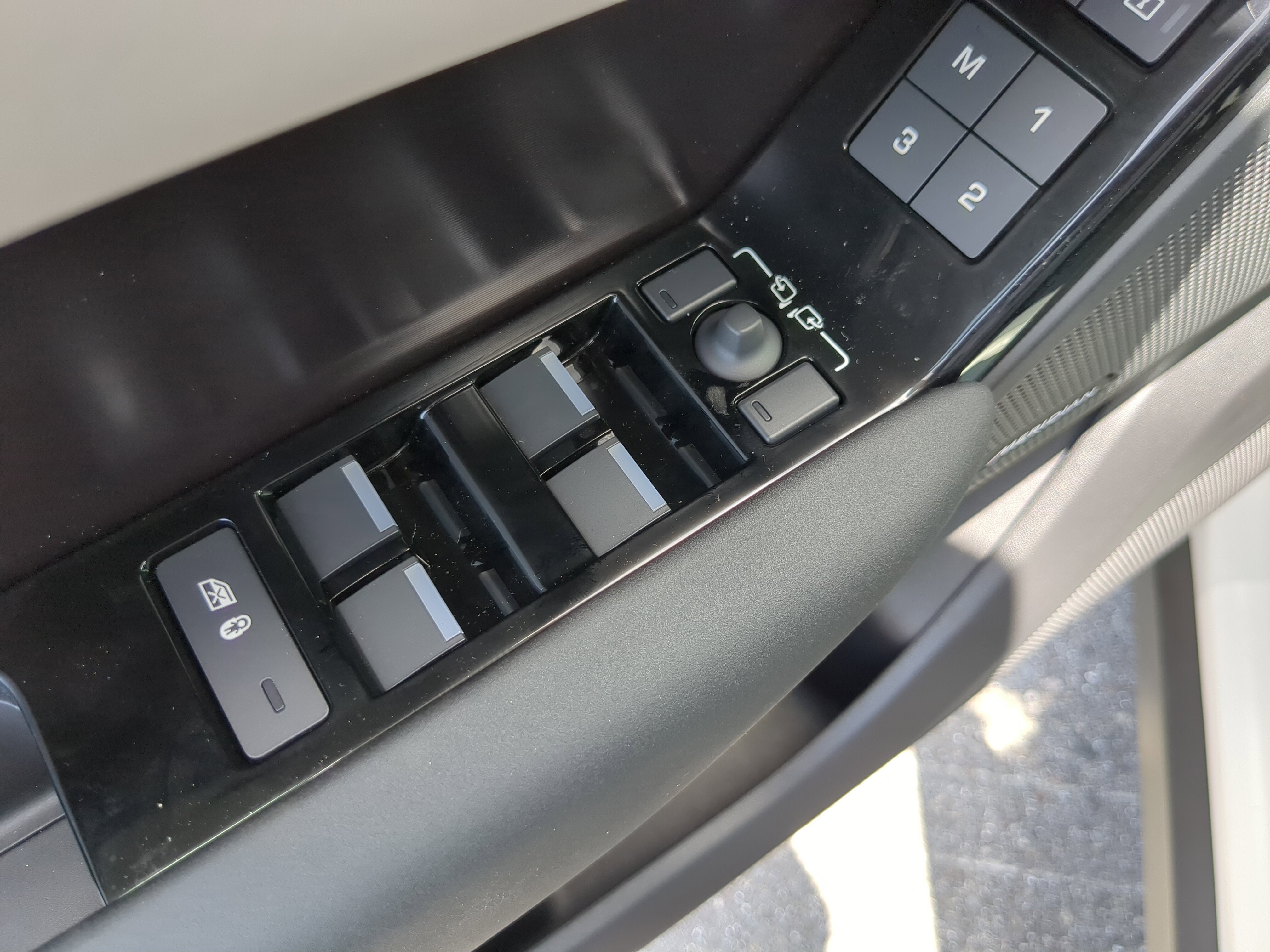 New 2026 Land Rover Range Rover Velar Dynamic SE image 17