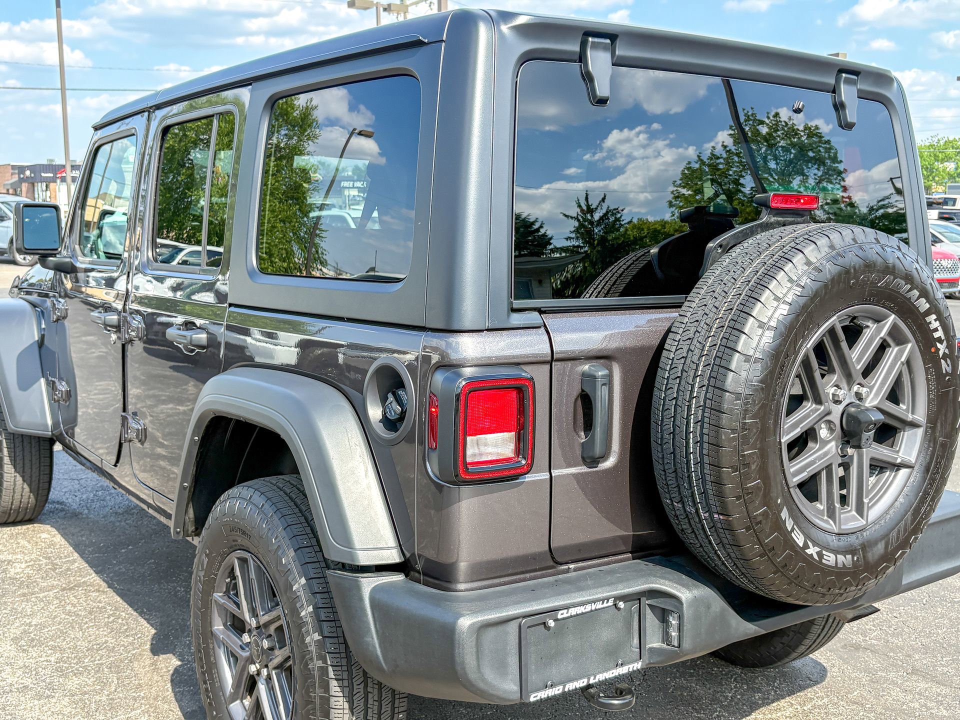 Used 2025 Jeep Wrangler Unlimited Sport AWD/4WD image 14