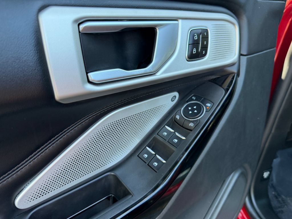 Used 2023 Ford Explorer Platinum w/ Technology Package AWD/4WD image 19