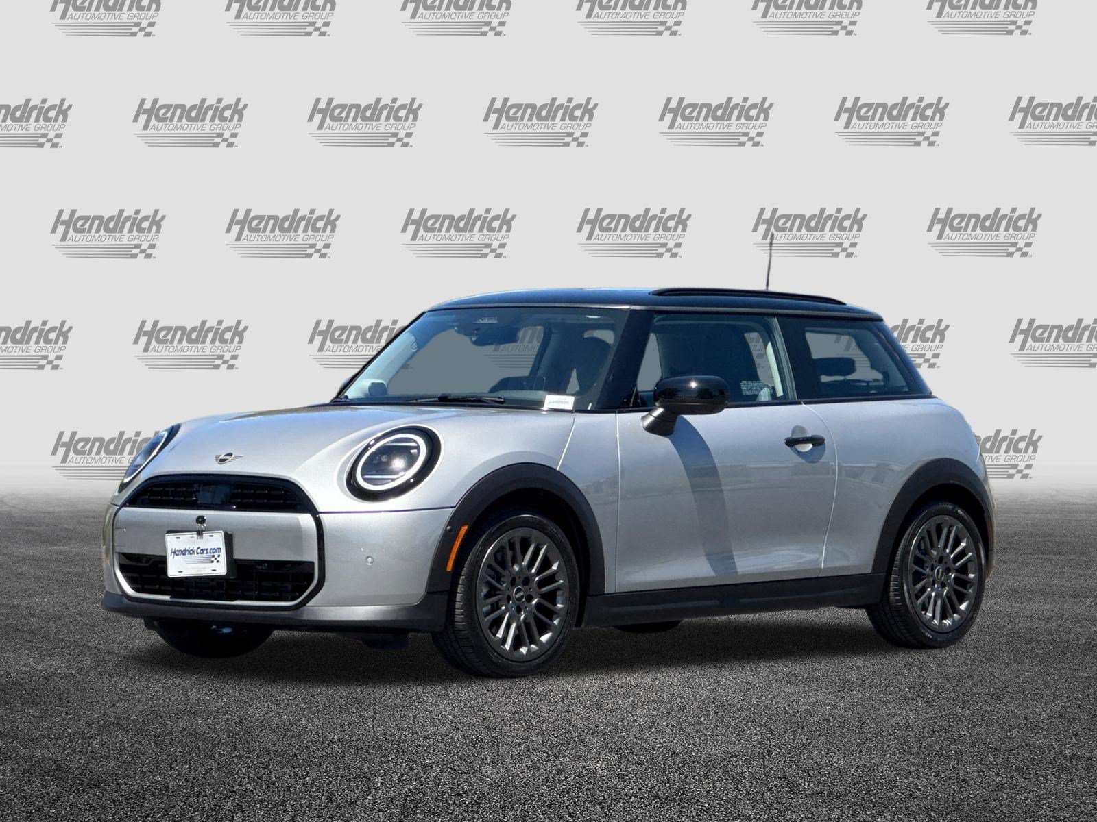 Used 2025 MINI Cooper 2-Door Hardtop FWD image 9