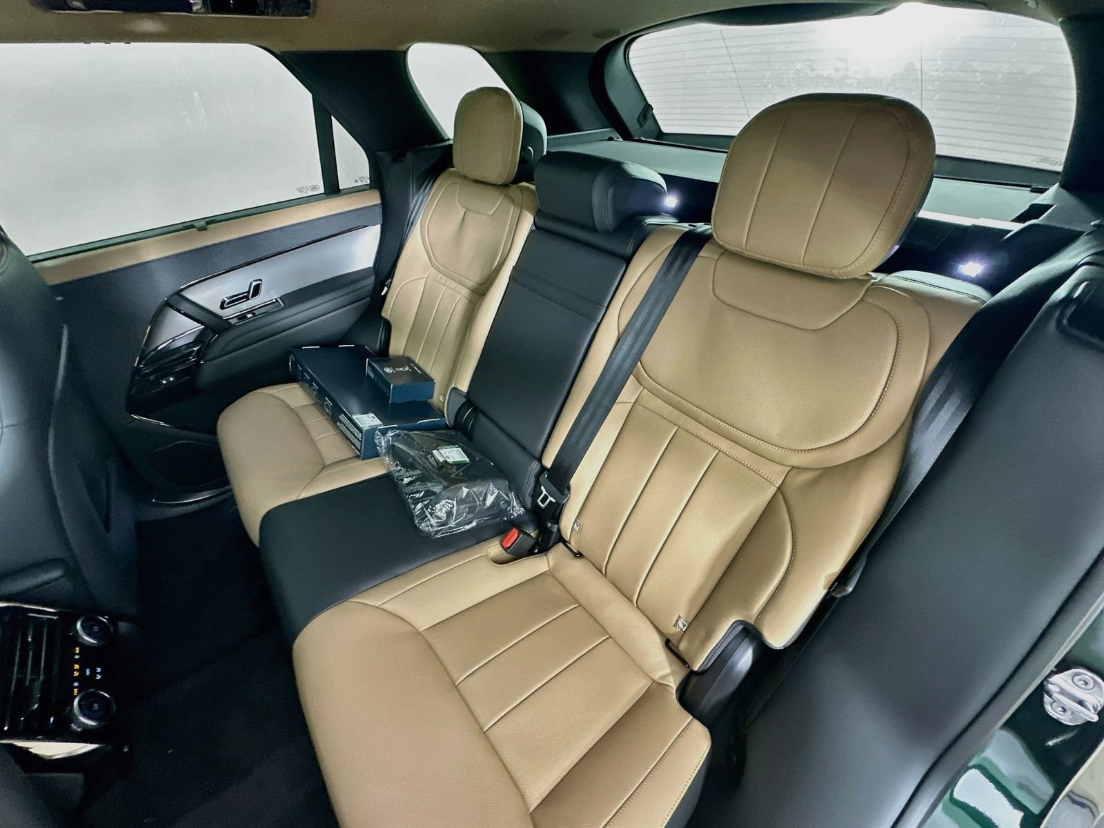New 2027 Land Rover Range Rover Sport Dynamic SE AWD/4WD image 35