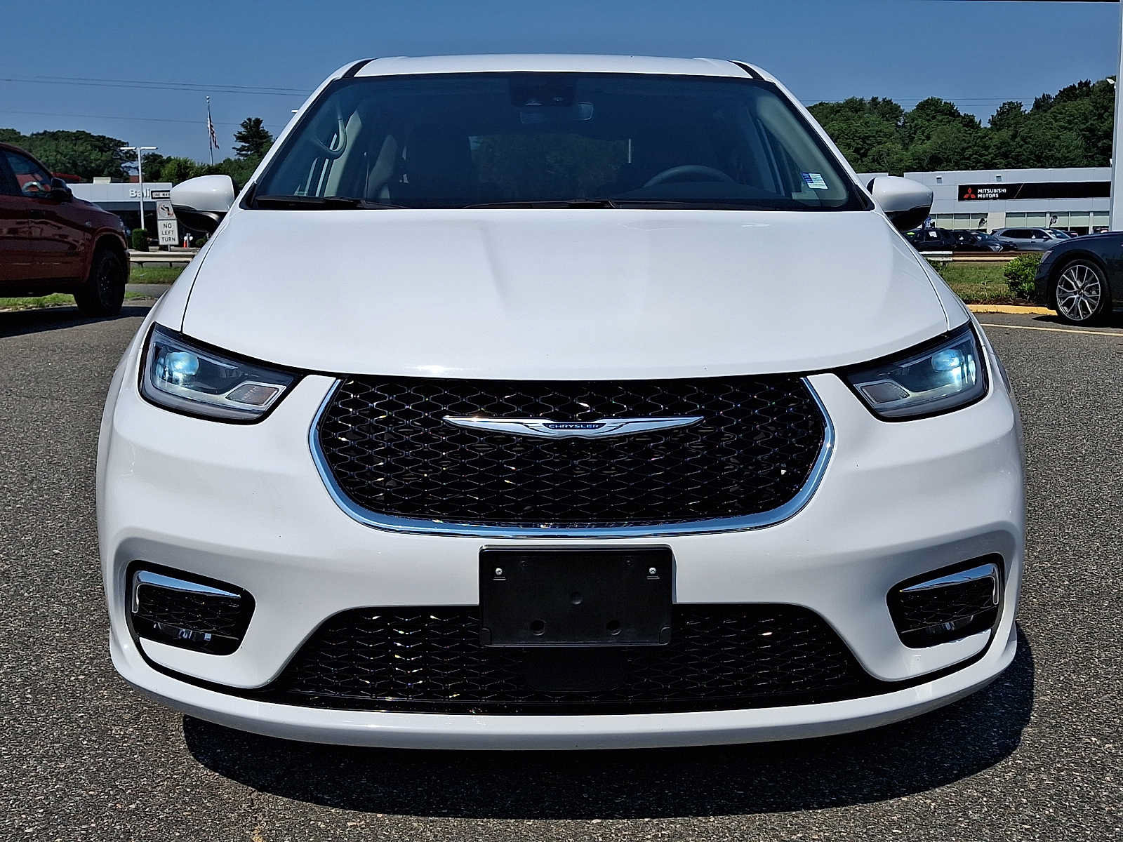 Certified 2023 Chrysler Pacifica Touring-L FWD image 2