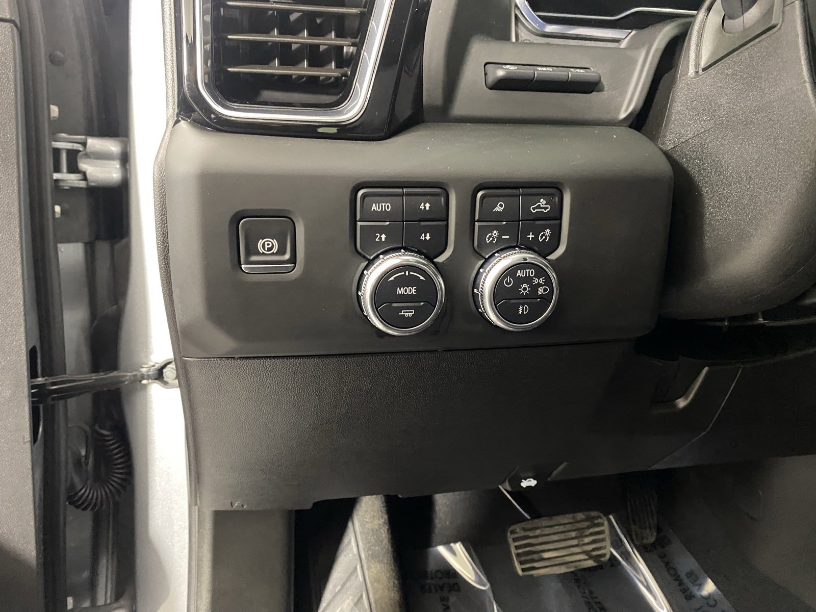 Used 2025 GMC Sierra 3500 Denali w/ Denali Reserve Package image 29