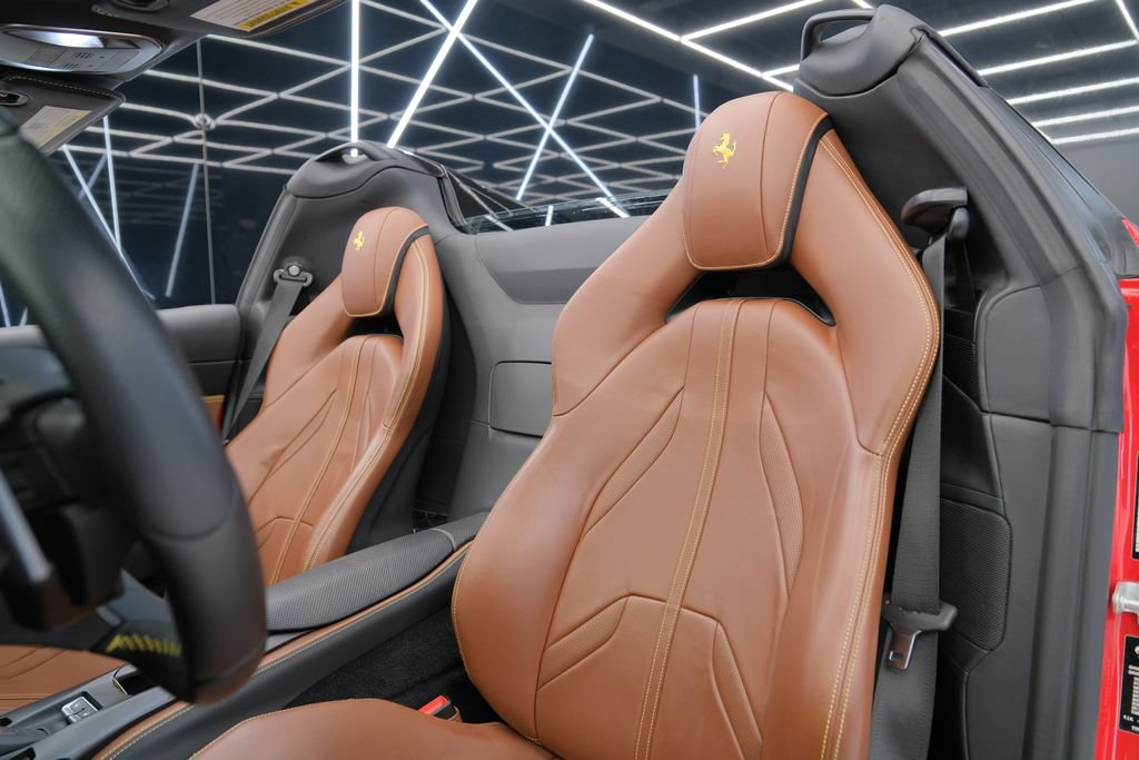 Used 2021 Ferrari 812 GTS RWD image 10