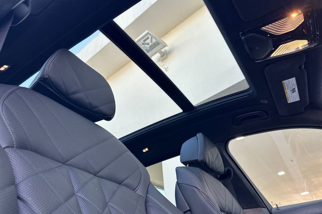 Used 2023 BMW X7 xDrive40i w/ M Sport Package image 18