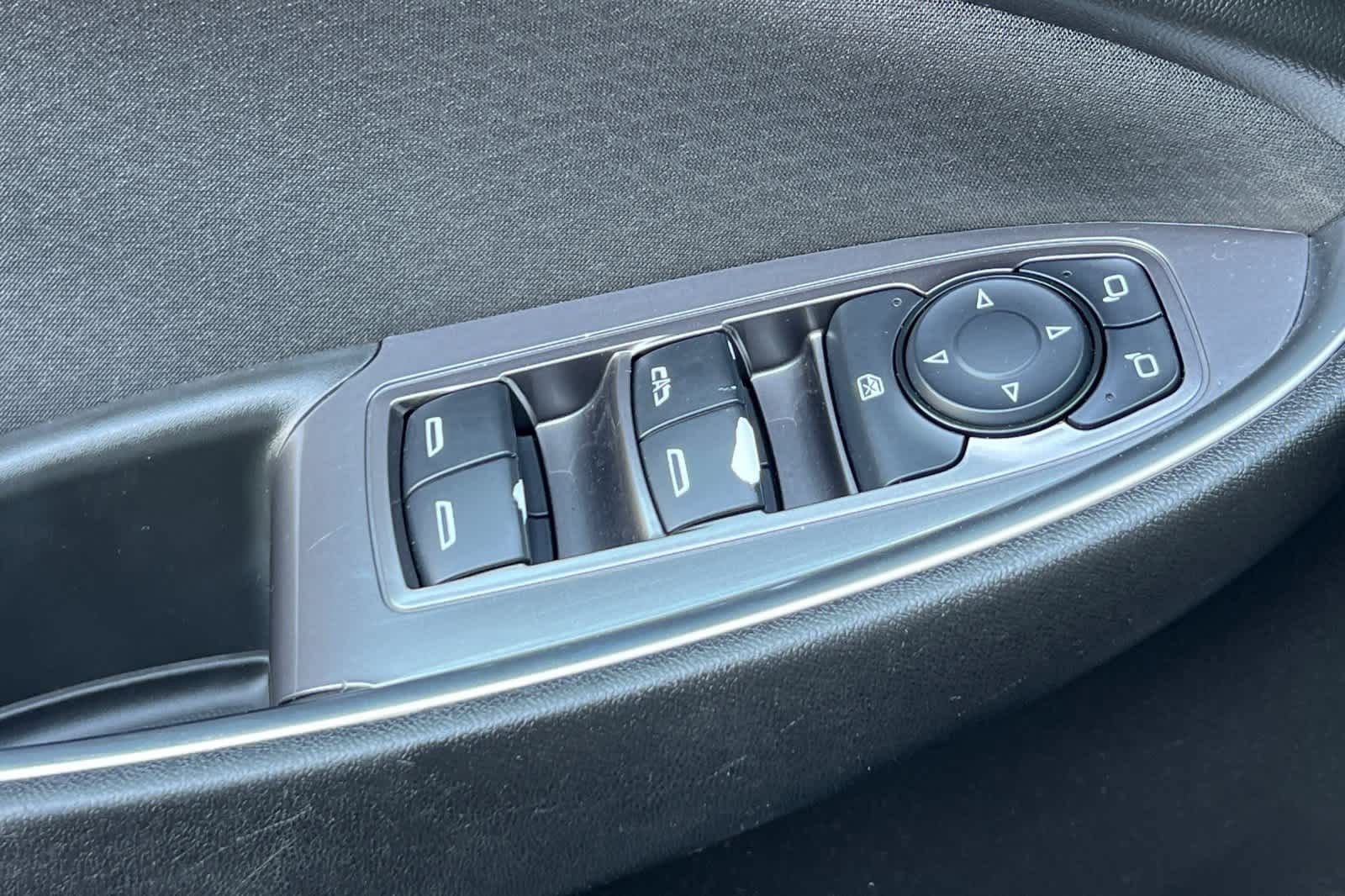 Used 2020 Chevrolet Malibu LT image 14