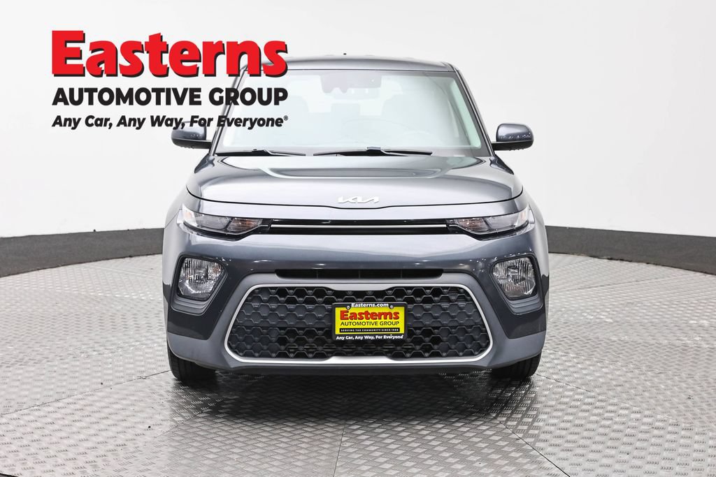Used 2022 Kia Soul LX w/ Technology Package FWD image 2