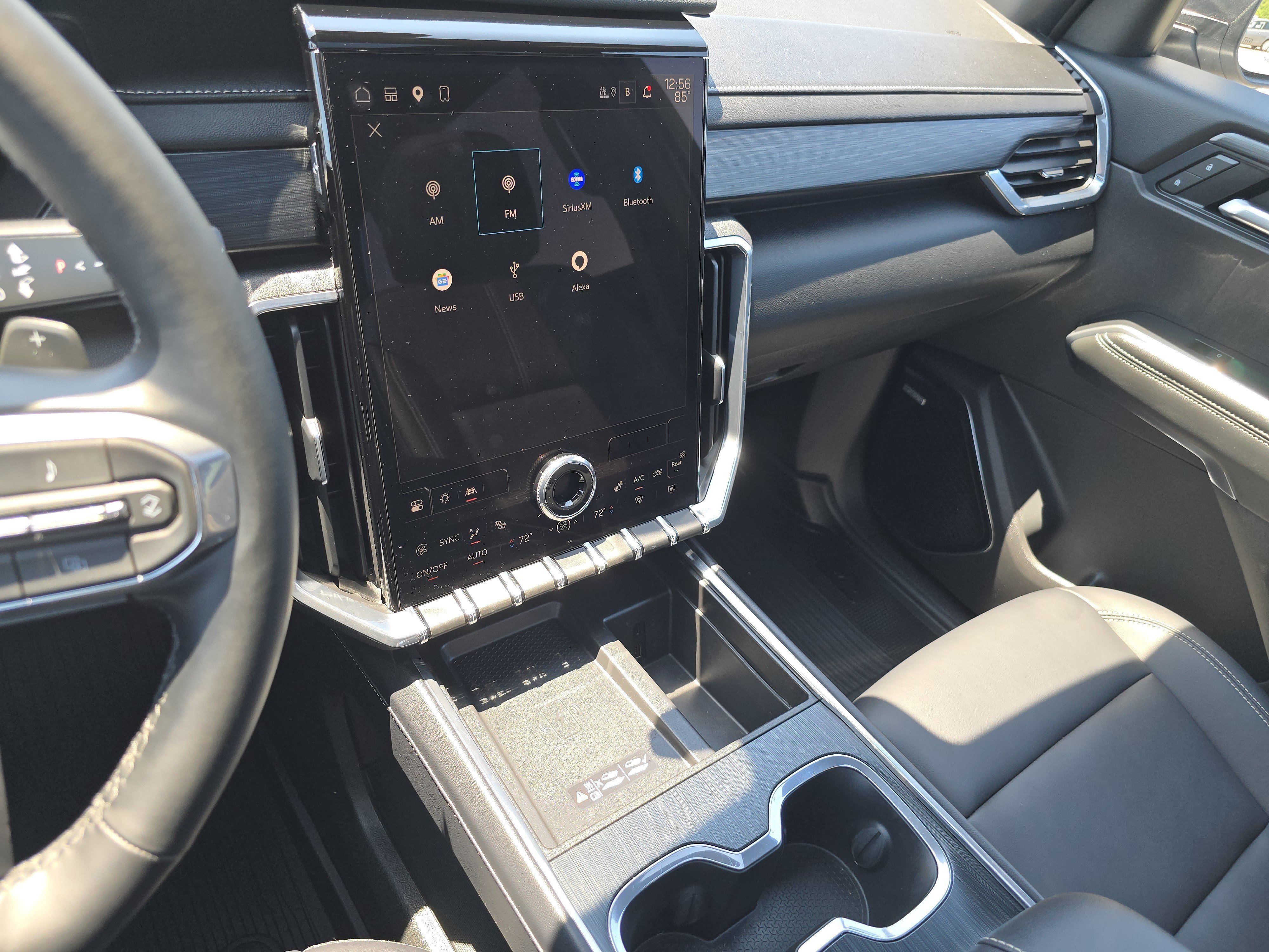 Used 2025 GMC Acadia Elevation w/ Elevation Premium Package AWD/4WD image 13