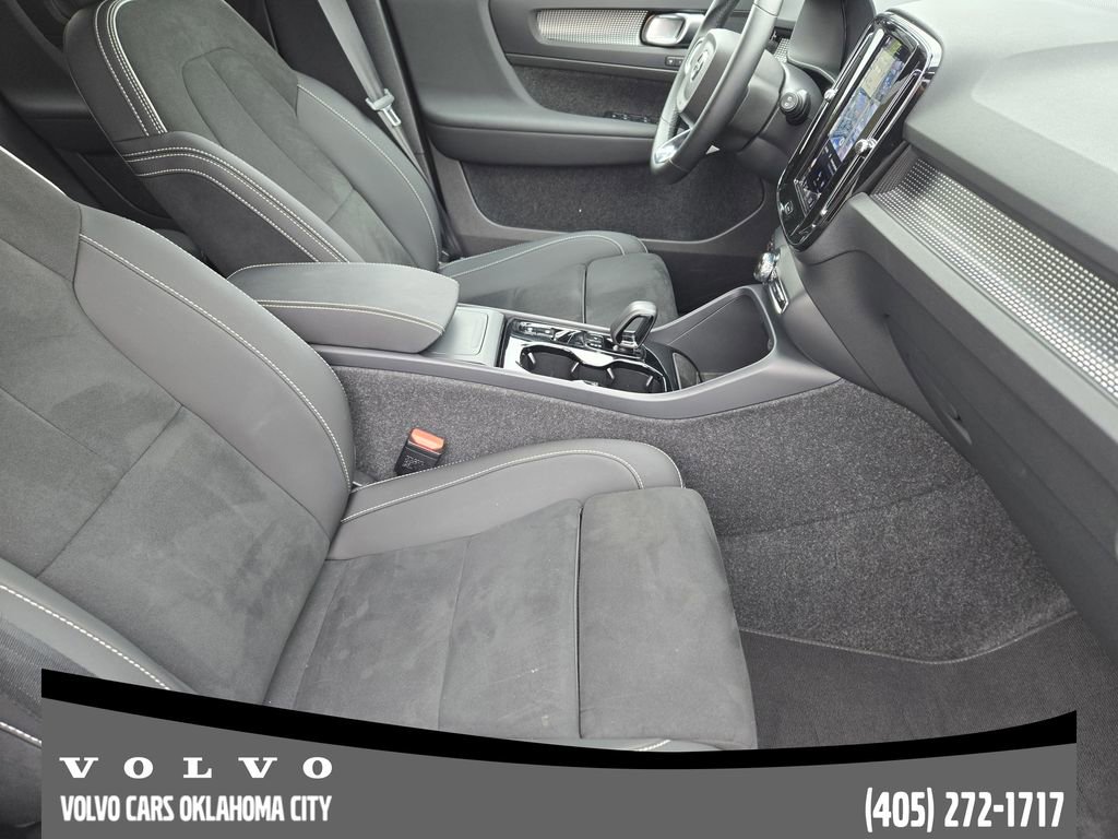 Certified 2025 Volvo XC40 B5 Plus AWD/4WD image 13