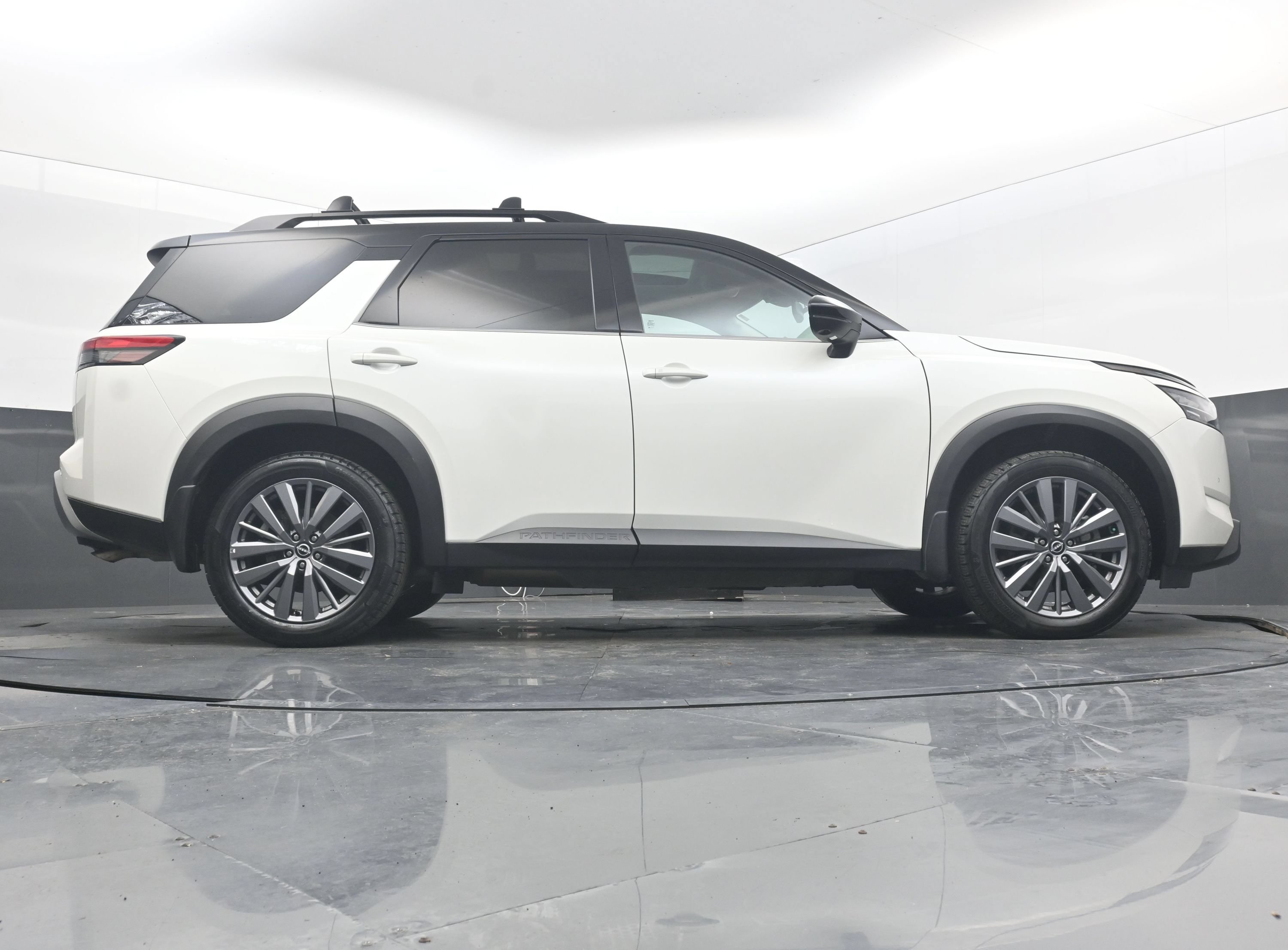 Used 2024 Nissan Pathfinder SL w/ SL Premium Package FWD image 27