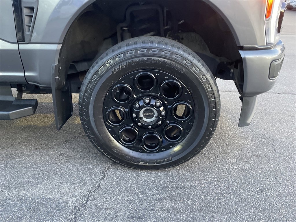 Used 2023 Ford F250 Lariat w/ Black Appearance Package image 11