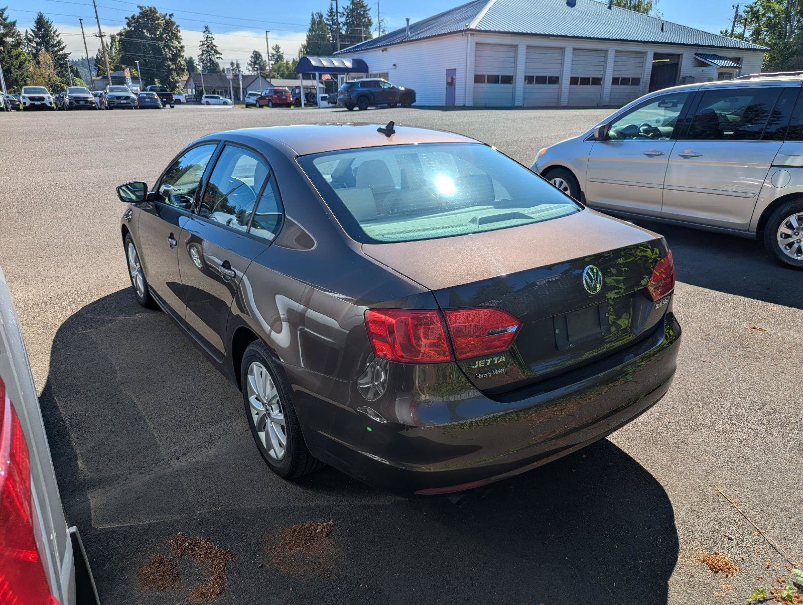 Used 2012 Volkswagen Jetta SE FWD image 2