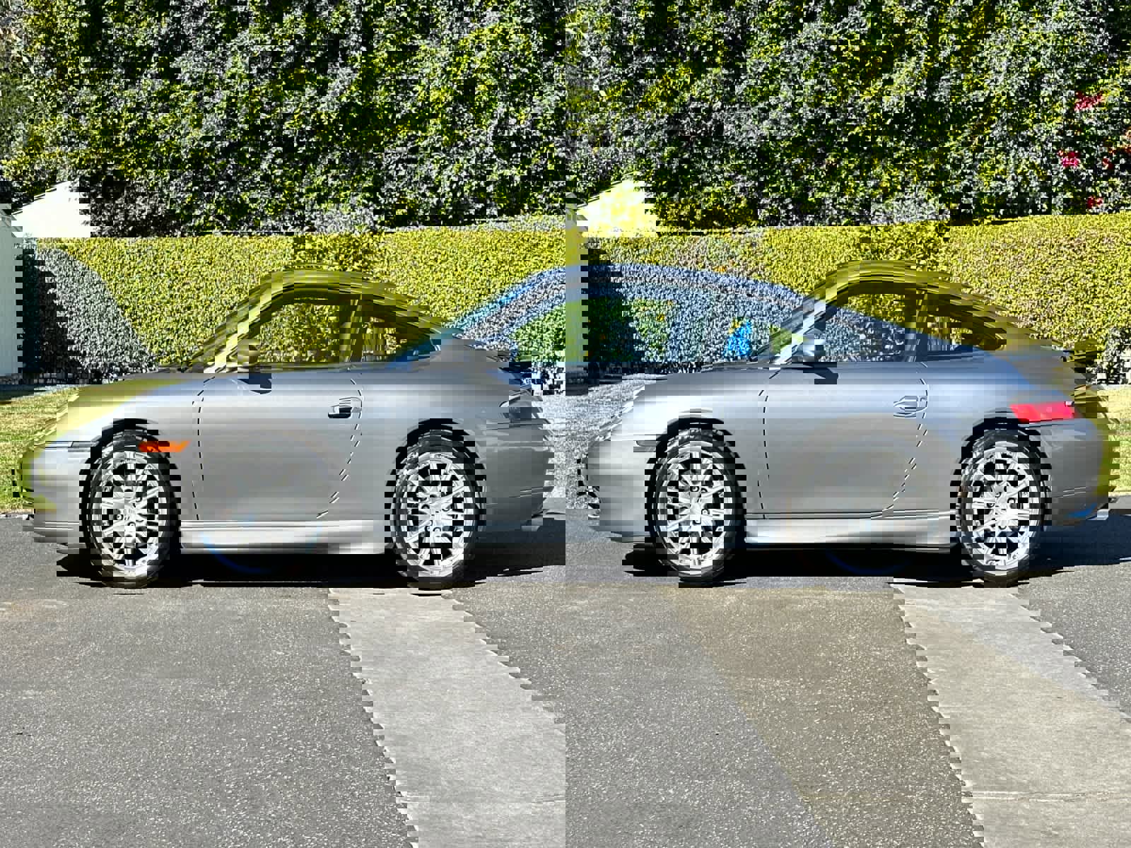 Used 2001 Porsche 911 Carrera 4 image 2