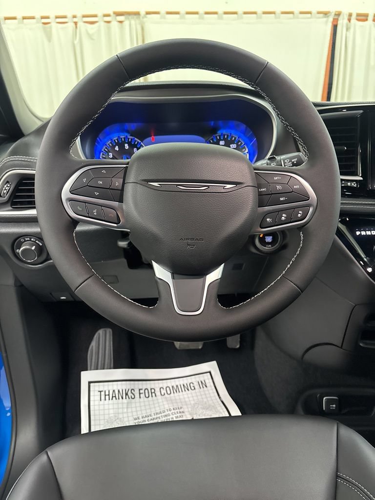 New 2027 Chrysler Pacifica Select FWD image 11