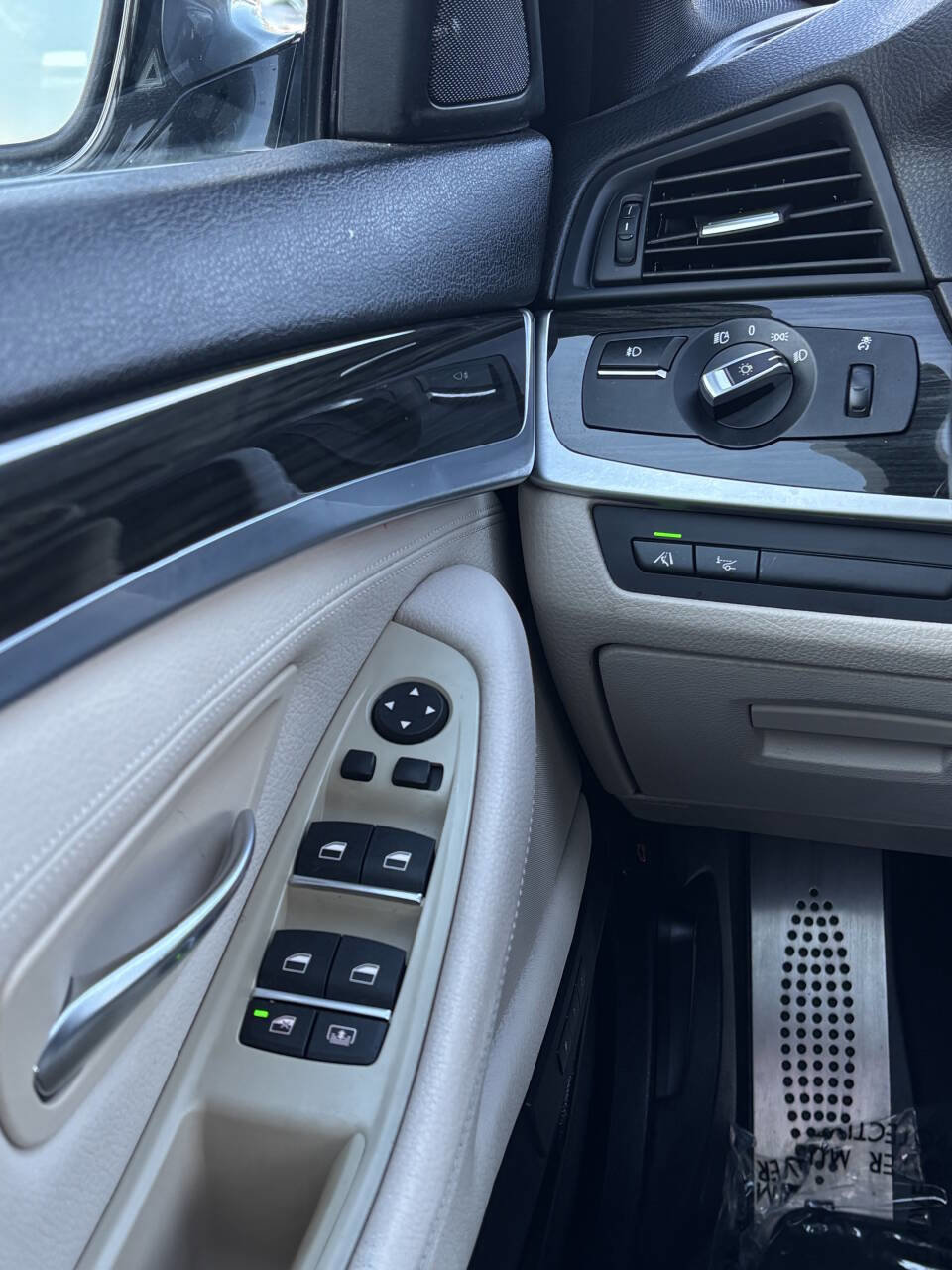 Used 2013 BMW 550i xDrive Sedan image 24