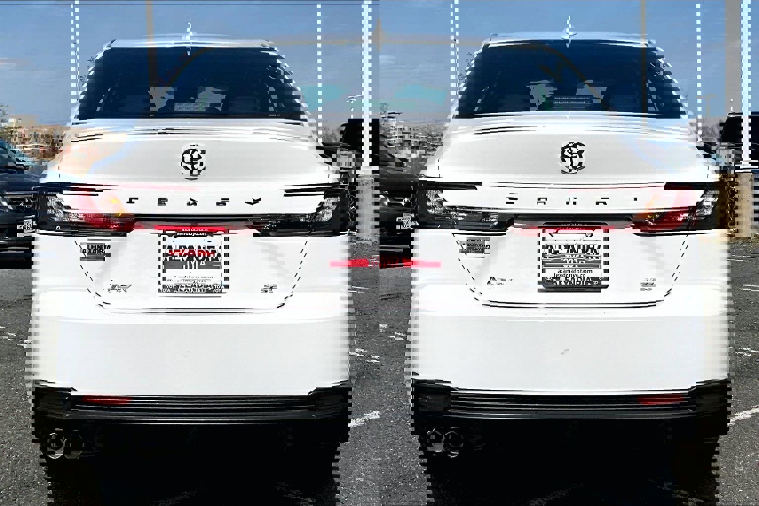 Used 2025 Toyota Camry SE image 4