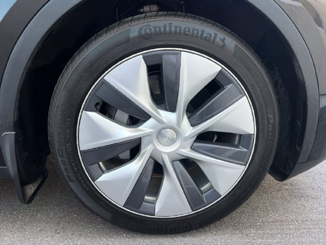 Used 2023 Tesla Model Y Long Range AWD/4WD image 12