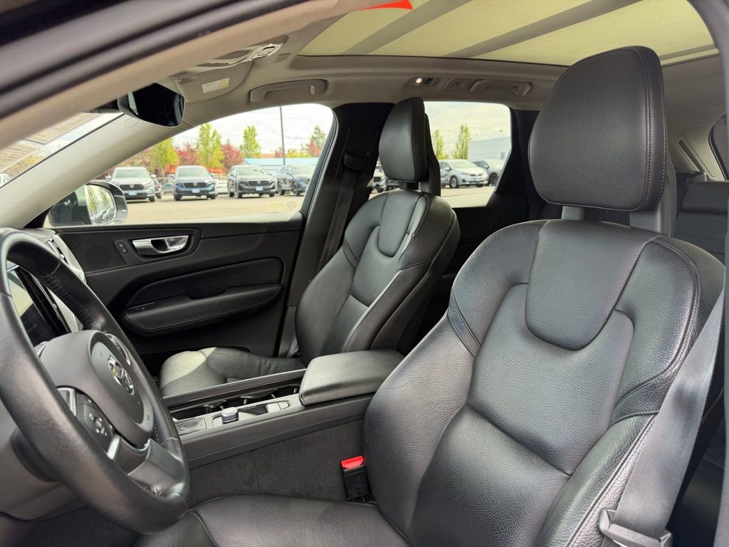 Used 2018 Volvo XC60 T5 Momentum AWD/4WD image 16
