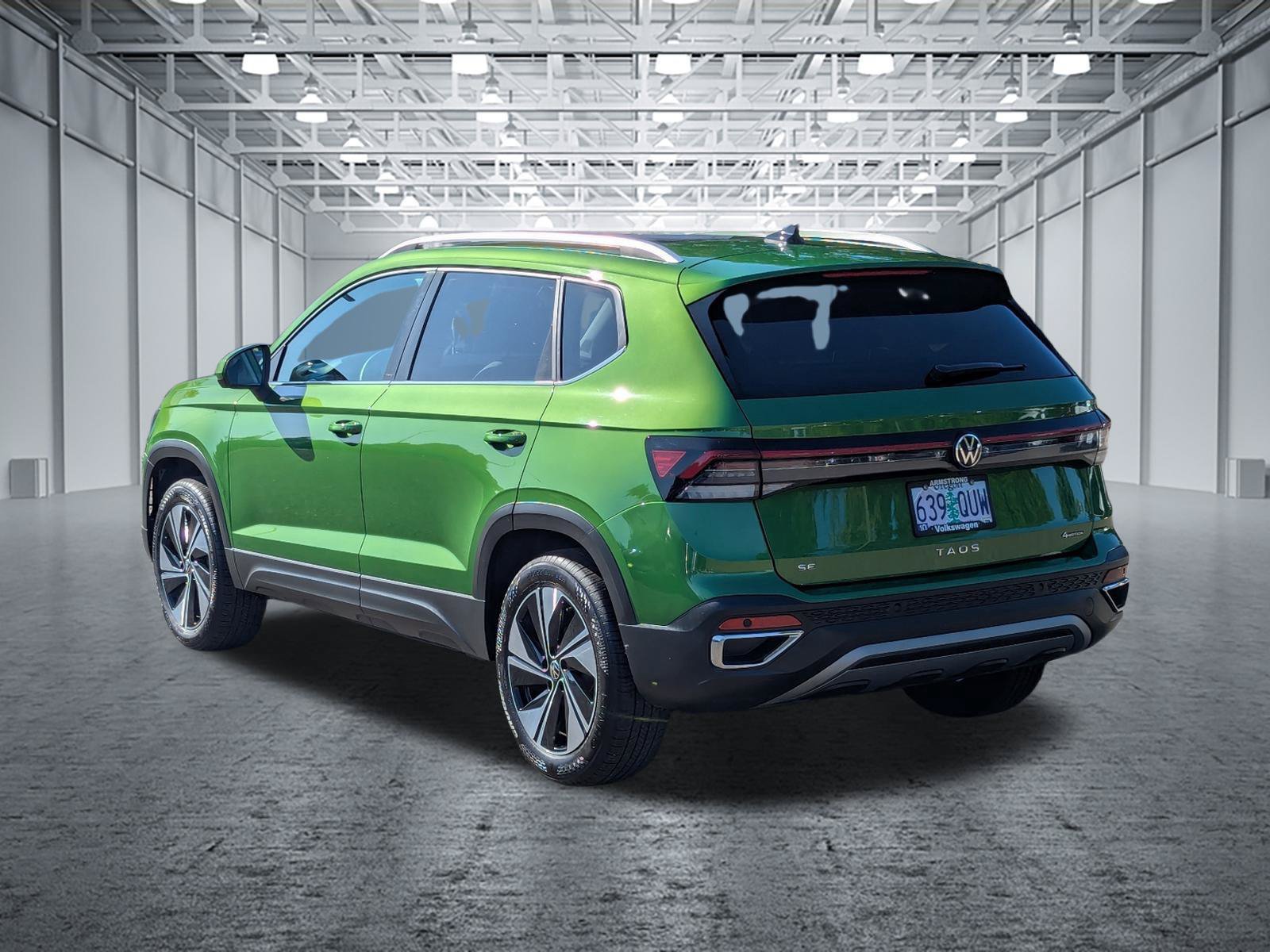 Used 2025 Volkswagen Taos SE w/ Panoramic Sunroof Package AWD/4WD image 3