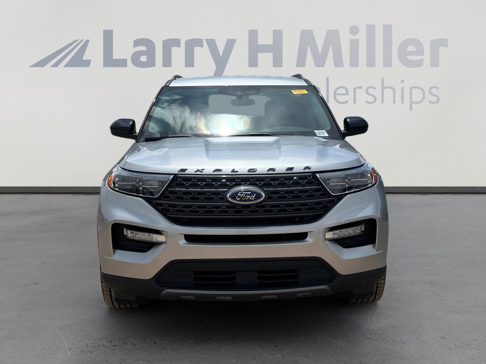 Used 2022 Ford Explorer XLT w/ Equipment Group 202A image 8