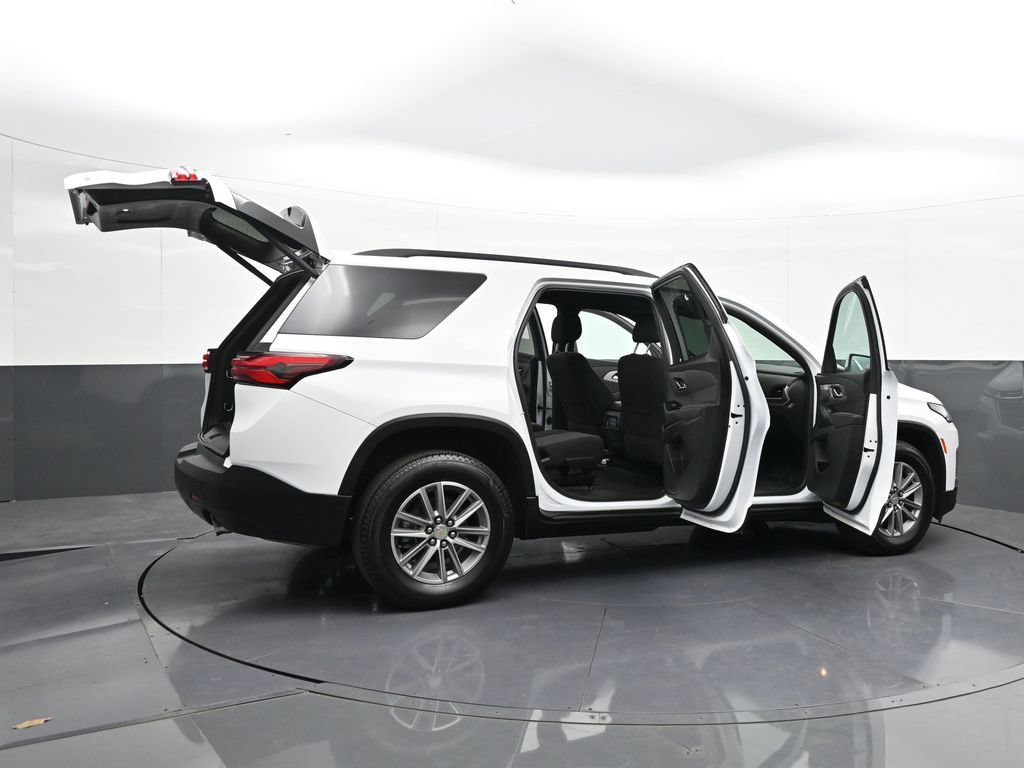 Used 2023 Chevrolet Traverse LT AWD/4WD image 39
