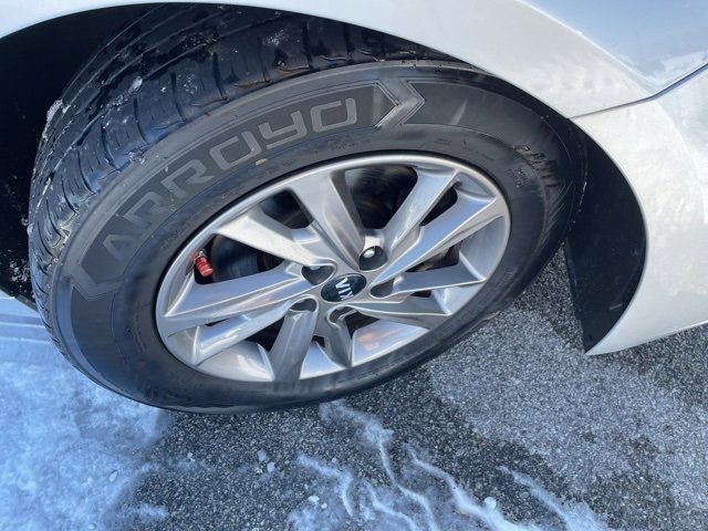 Used 2020 Kia Optima LX image 17