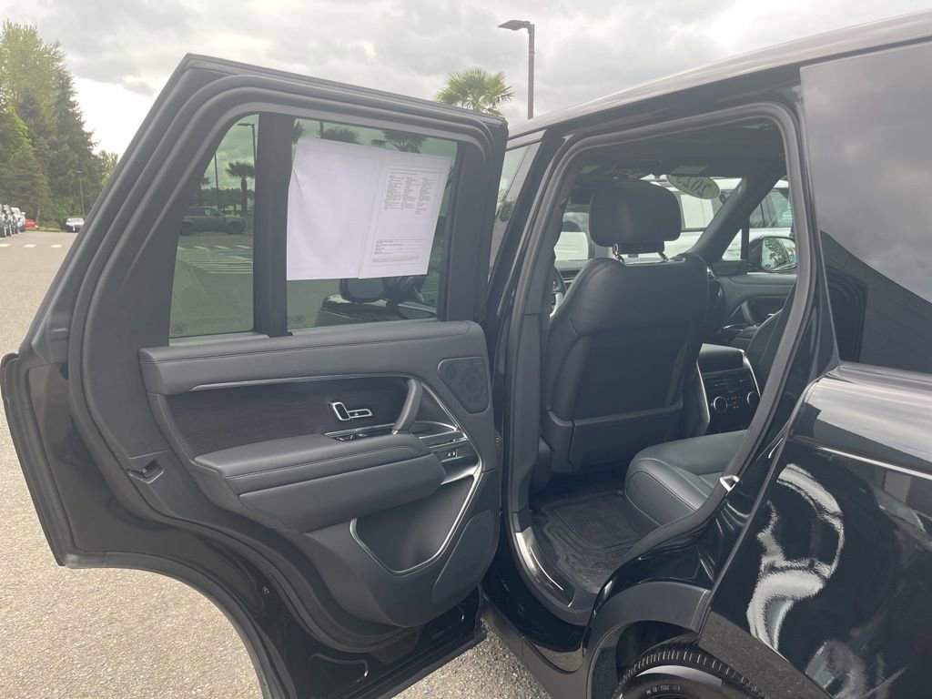 Certified 2025 Land Rover Range Rover SE AWD/4WD image 15