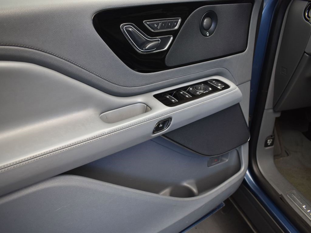 Used 2020 Lincoln Aviator Reserve w/ Class IV Trailer Tow Package image 11