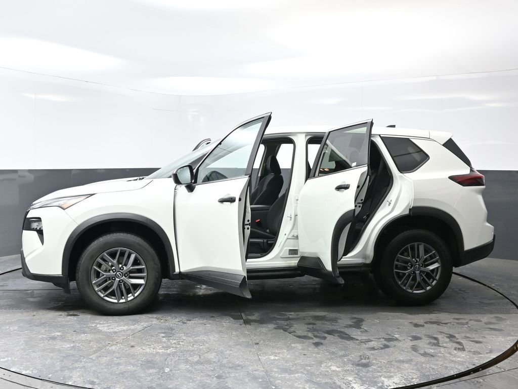 Used 2024 Nissan Rogue S image 58