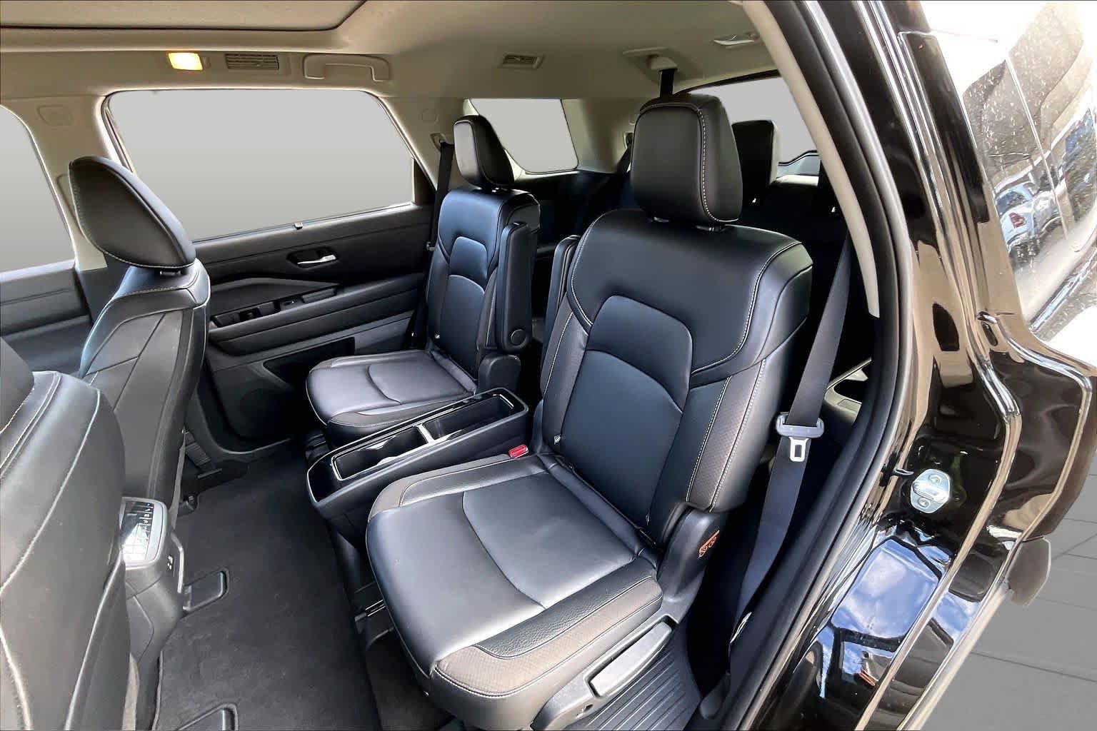 Used 2024 Nissan Pathfinder SL w/ SL Premium Package FWD image 20