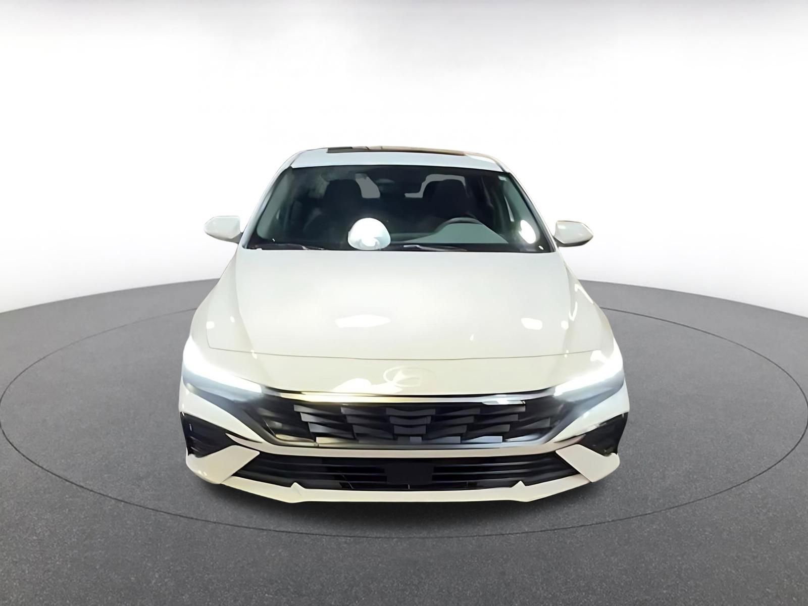 Used 2025 Hyundai Elantra SEL image 4