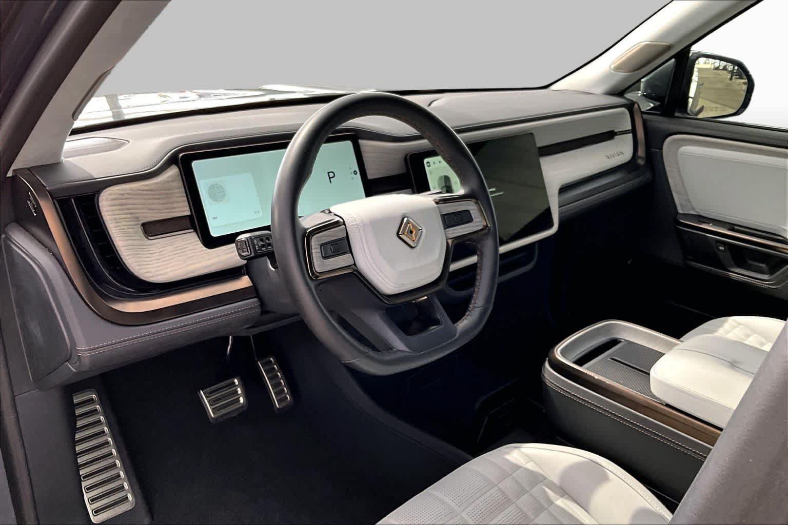 Used 2025 Rivian R1S Premium Dual AWD/4WD image 16