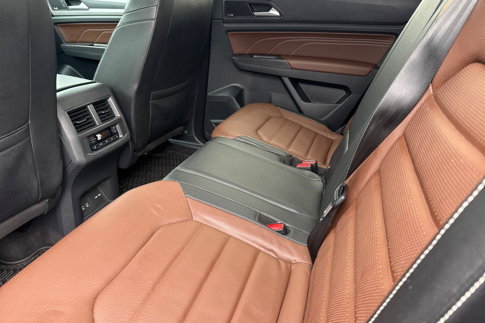 Used 2022 Volkswagen Atlas SEL Premium image 12